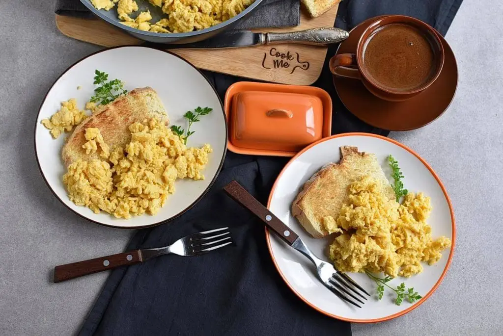 Perfect Scrambled Cheesy Eggs