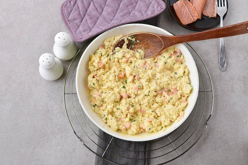 Scrambled Eggs with Smoked Salmon recipe - step 6