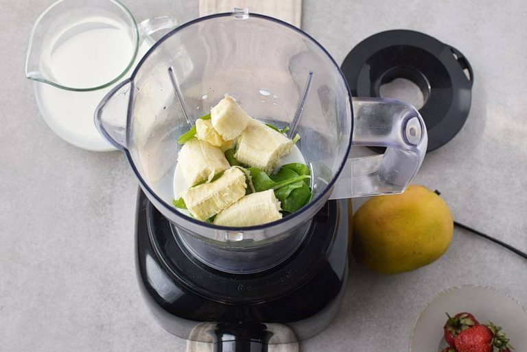 Step 1 - Spinach Strawberry Mango Banana Smoothie
