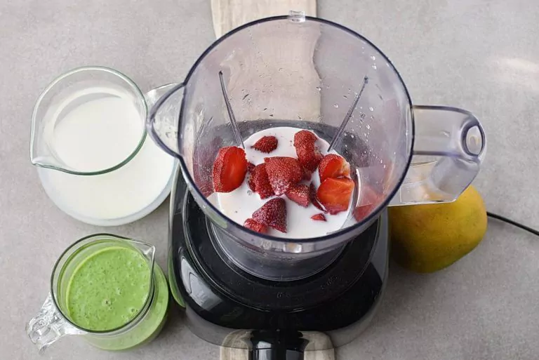 Step 2 - Spinach Strawberry Mango Banana Smoothie