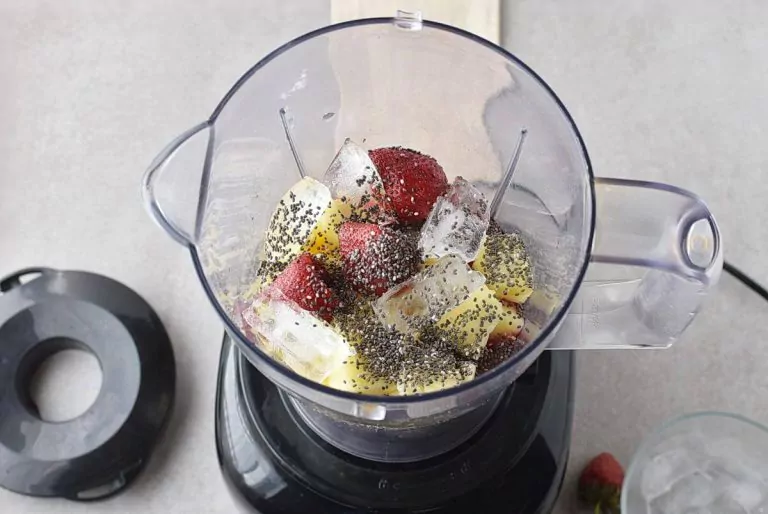 Step 1 - Strawberry, Blackberry & Pineapple Smoothie
