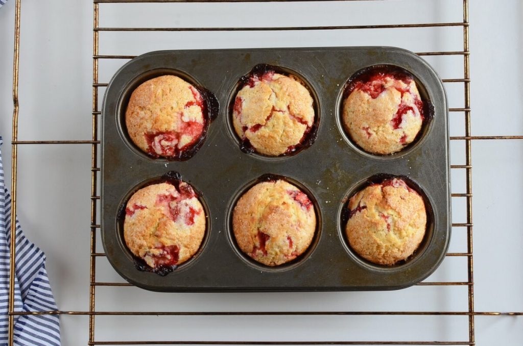 Strawberry-Lemonade Muffins recipe - step 7