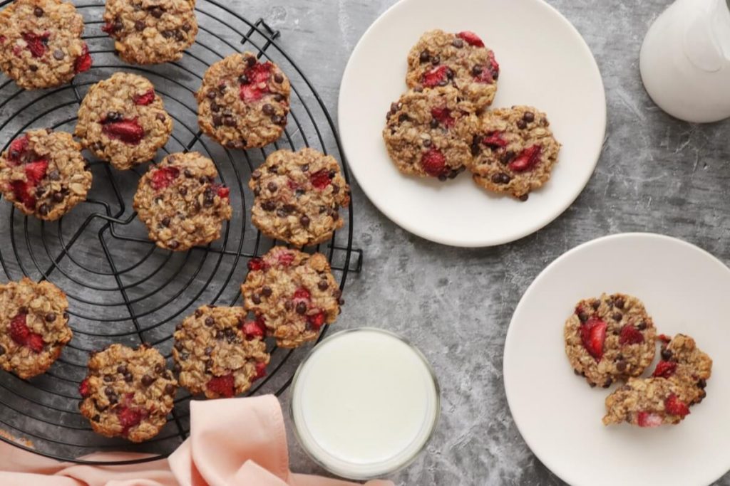 How to serve Vegan Strawberry Oatmeal Cookies