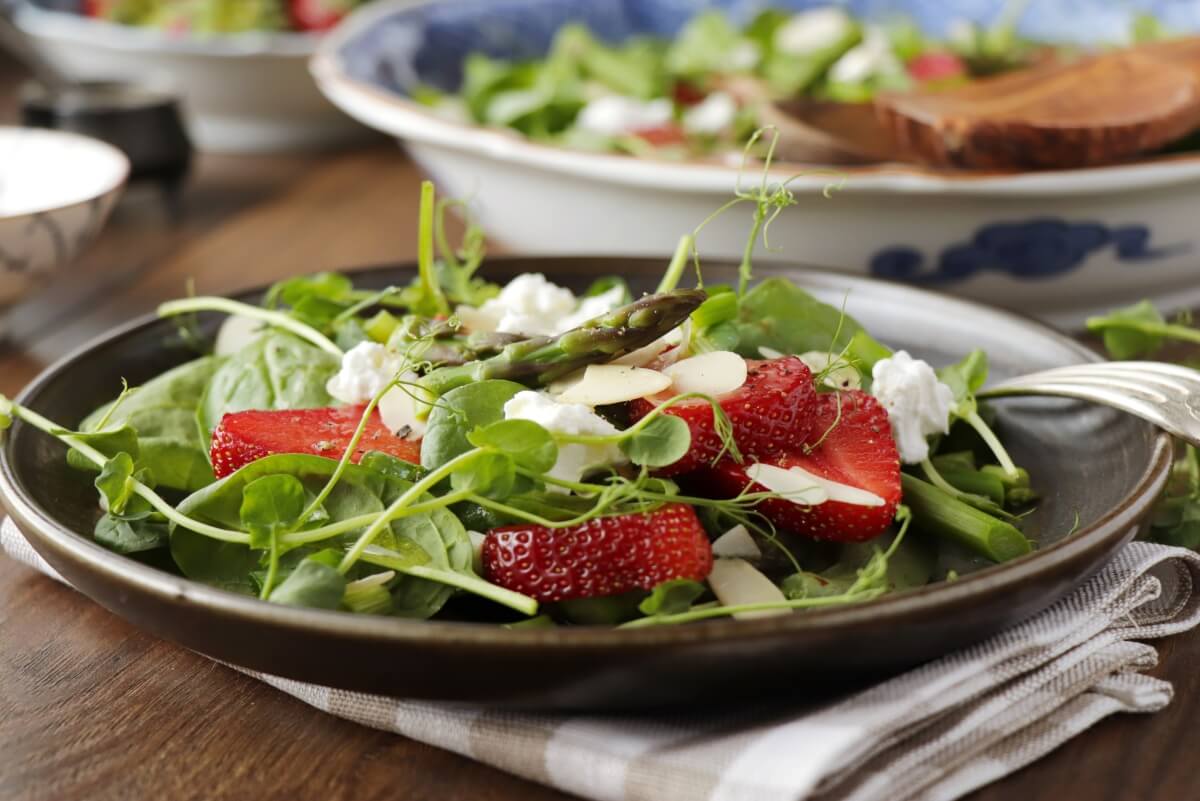 Strawberry Spinach and Asparagus Salad Recipe-Spinach, Asparagus, and Strawberry Salad-Summer-Time Asparagus & Strawberry Spinach Salad