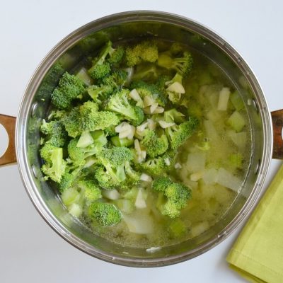 Vegan Broccoli Basil Potato Soup recipe - step 3
