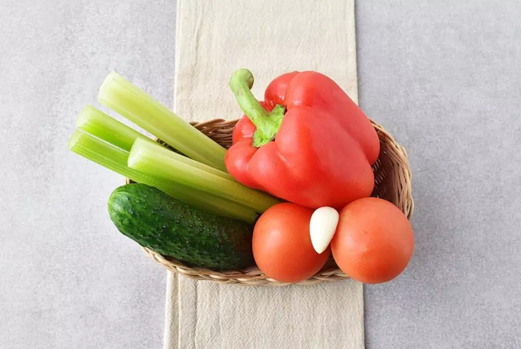 Ingredients for Vegetable Juice with Tomatoes & Cucumber