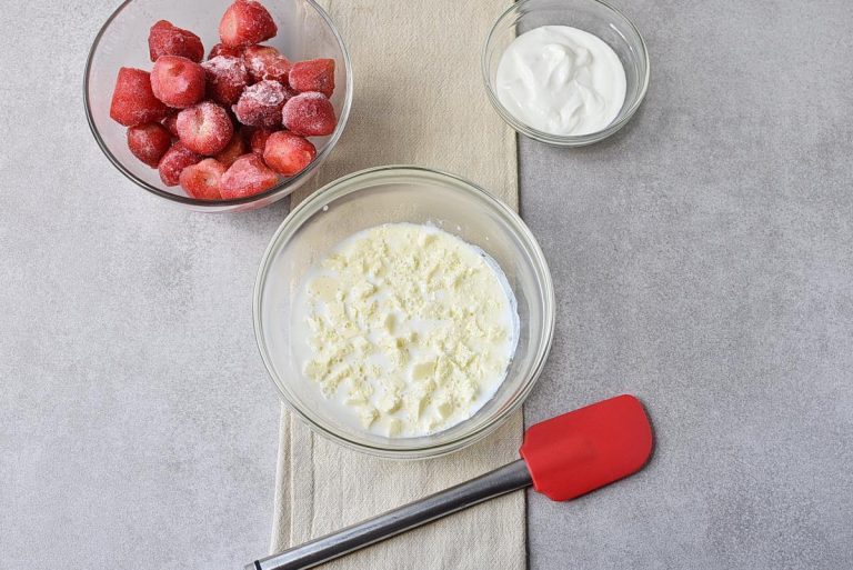 Step 1 - White Chocolate Strawberry Smoothie
