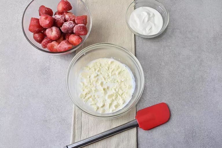 Step 1 - White Chocolate Strawberry Smoothie