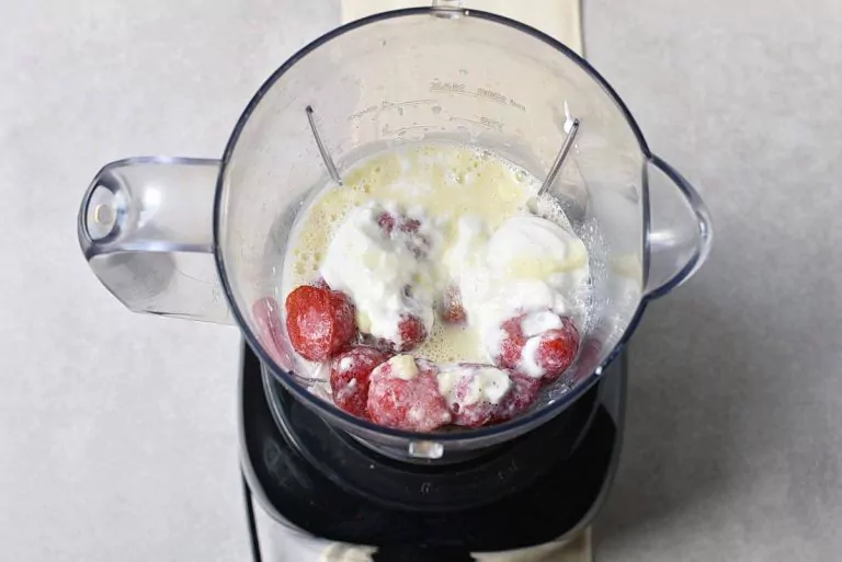 Step 3 - White Chocolate Strawberry Smoothie