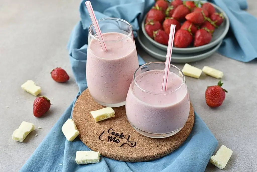 White Chocolate Strawberry Smoothie