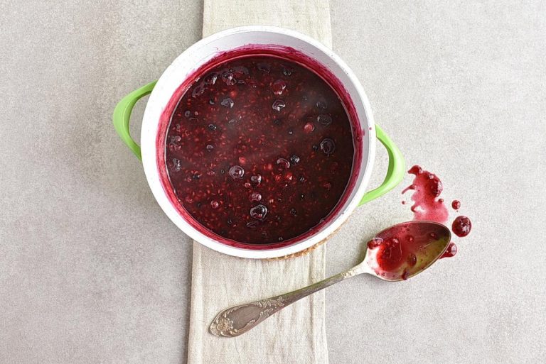 Step 10 - Chocolate Triple Berry Panna Cotta Tart