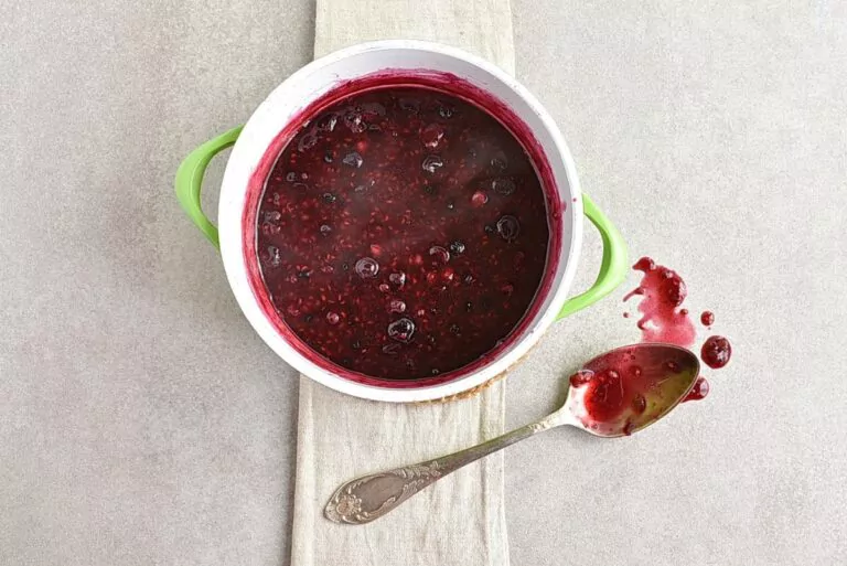 Step 10 - Chocolate Triple Berry Panna Cotta Tart