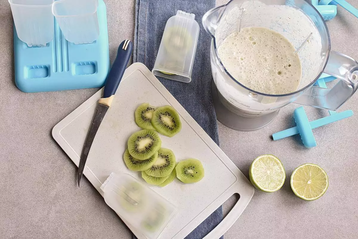 Step 2 - Creamy Kiwi Key Lime Popsicles