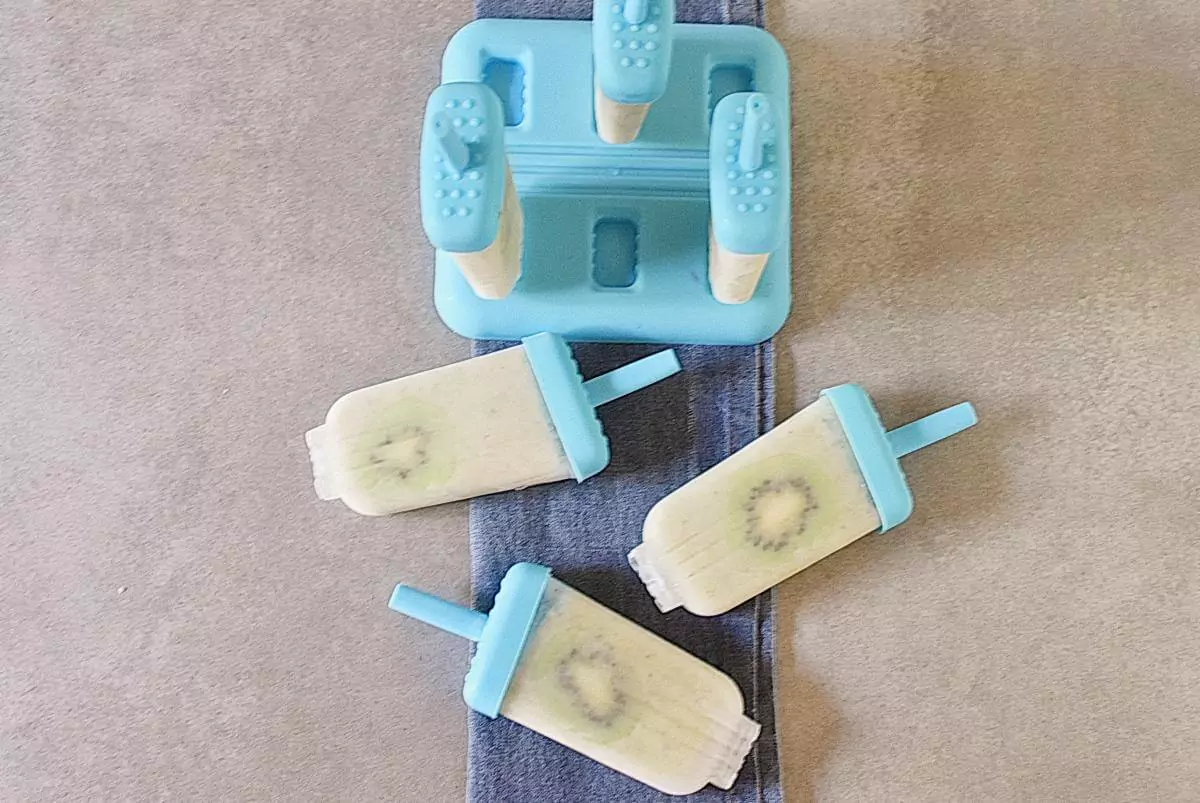 Step 4 - Creamy Kiwi Key Lime Popsicles