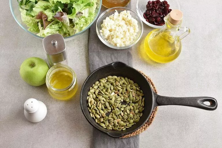Step 1 - Green Salad with Apples, Cranberries and Pepitas