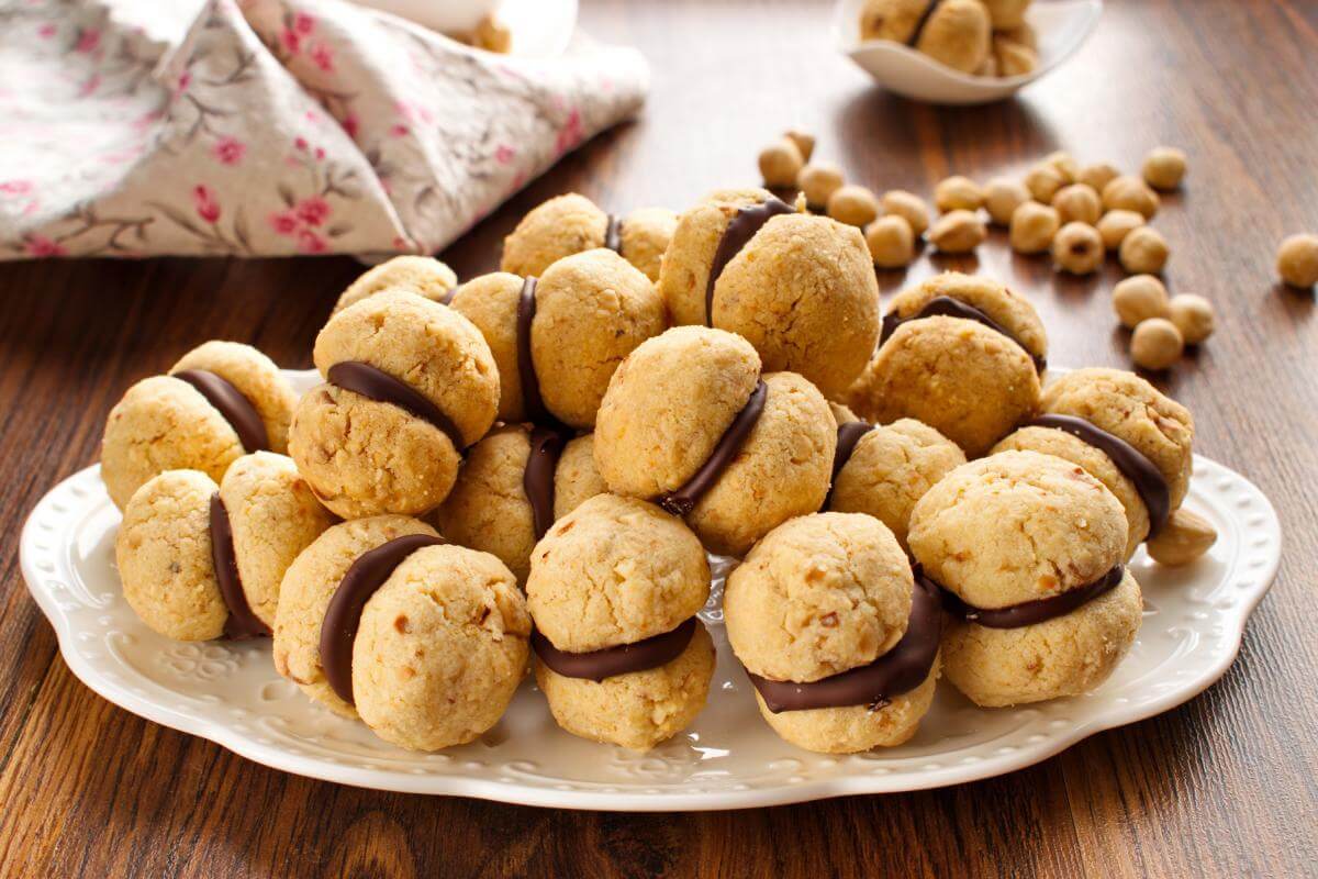 Italian Nut Cookies (Baci di Dama) - How to make Baci di Dama - Italian Hazelnut Cookies