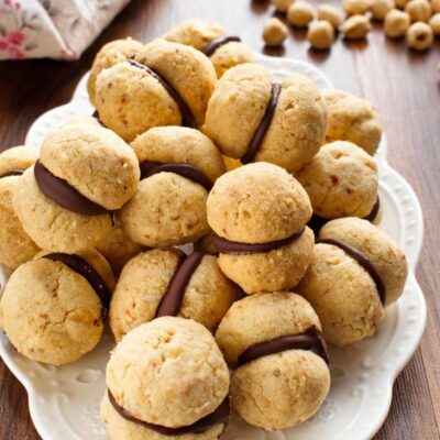 Italian Nut Cookies (Baci di Dama) - How to make Baci di Dama - Italian Hazelnut Cookies