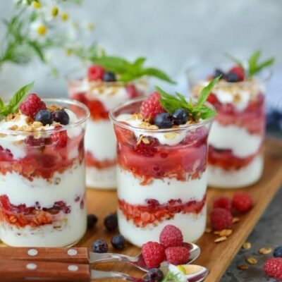 Yogurt and Fruit Parfaits Recipe-How To Make Yogurt and Fruit Parfaits-Delicious Yogurt and Fruit Parfaits