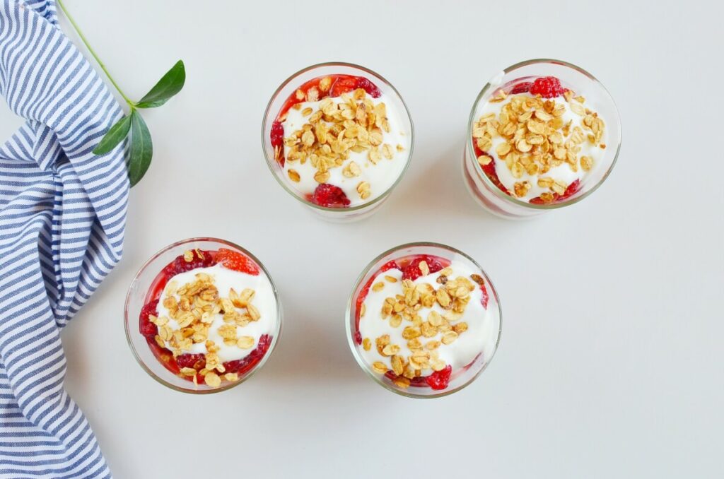 Yogurt and Fruit Parfaits recipe - step 3