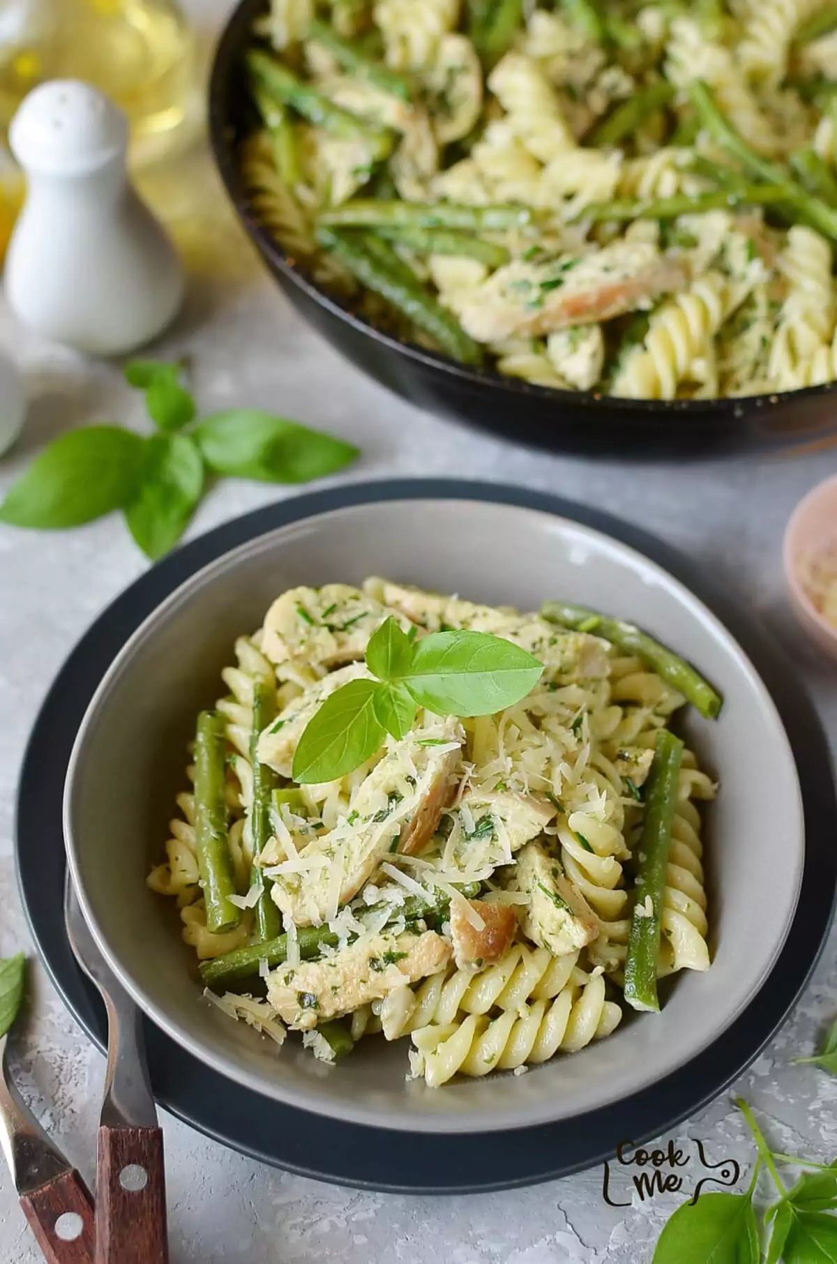 Creamy Chicken & Green Bean Pesto Pasta