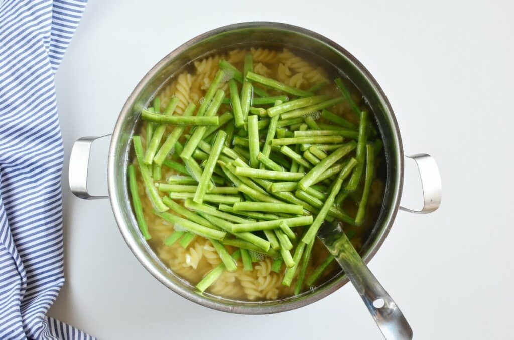 Creamy Chicken & Green Bean Pesto Pasta recipe - step 2