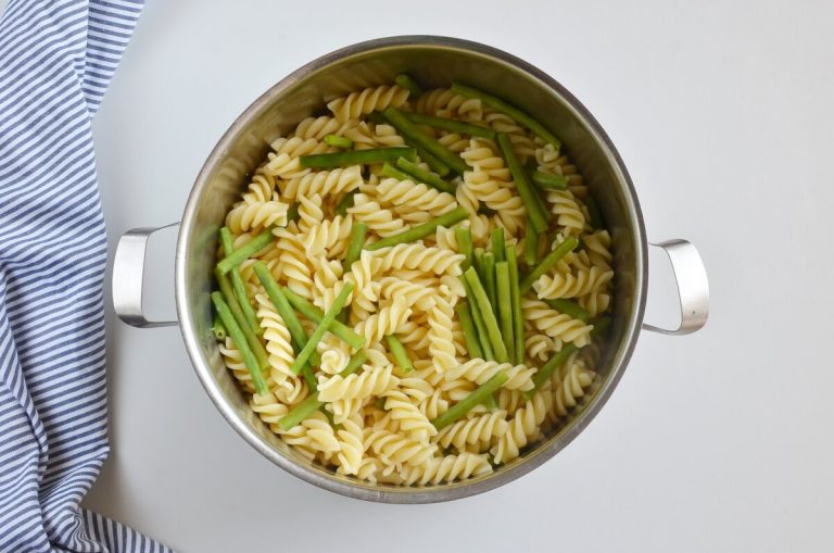 Step 3 - Creamy Chicken & Green Bean Pesto Pasta