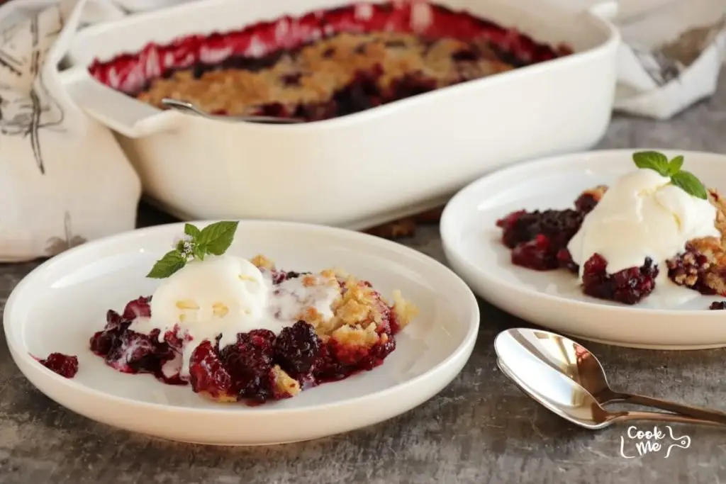 Easy Blackberry Cobbler