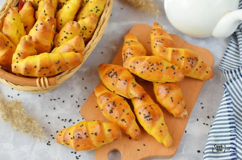 Soft and Fluffy Pumpkin Dinner Rolls