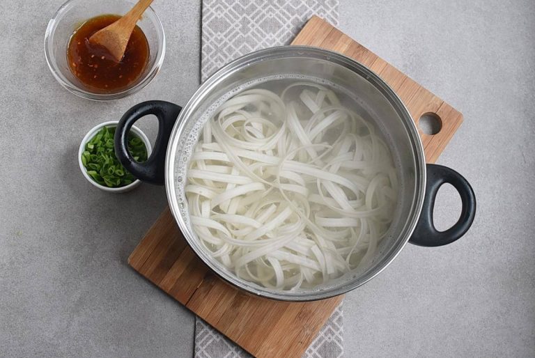 Step 1 - Noodles with Turkey, Green Beans and Hoisin