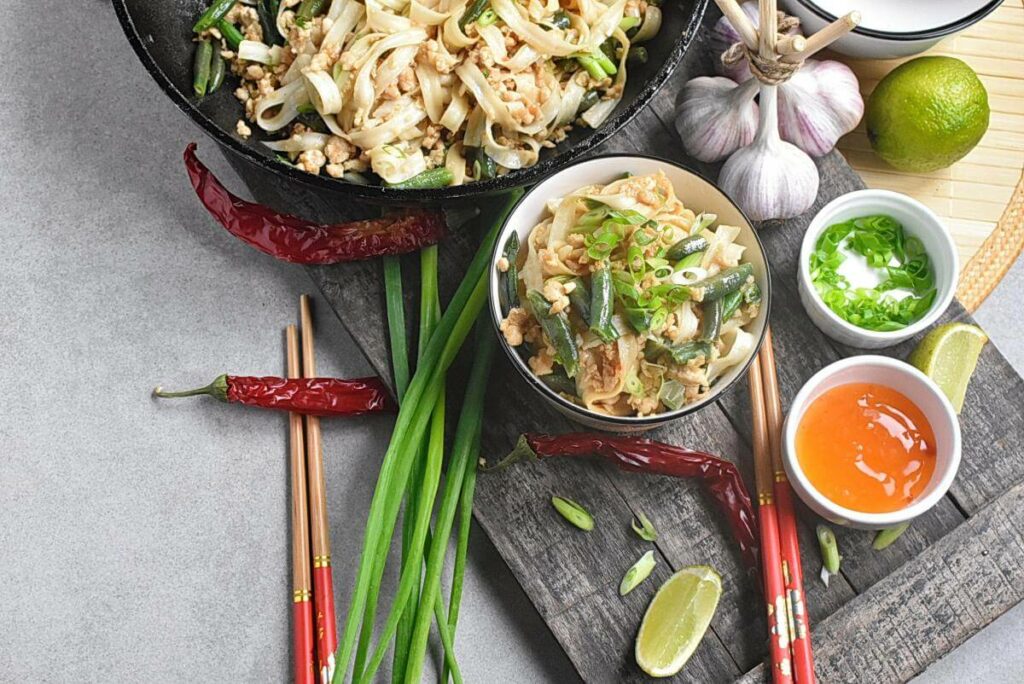 How to serve Noodles with Turkey, Green Beans and Hoisin