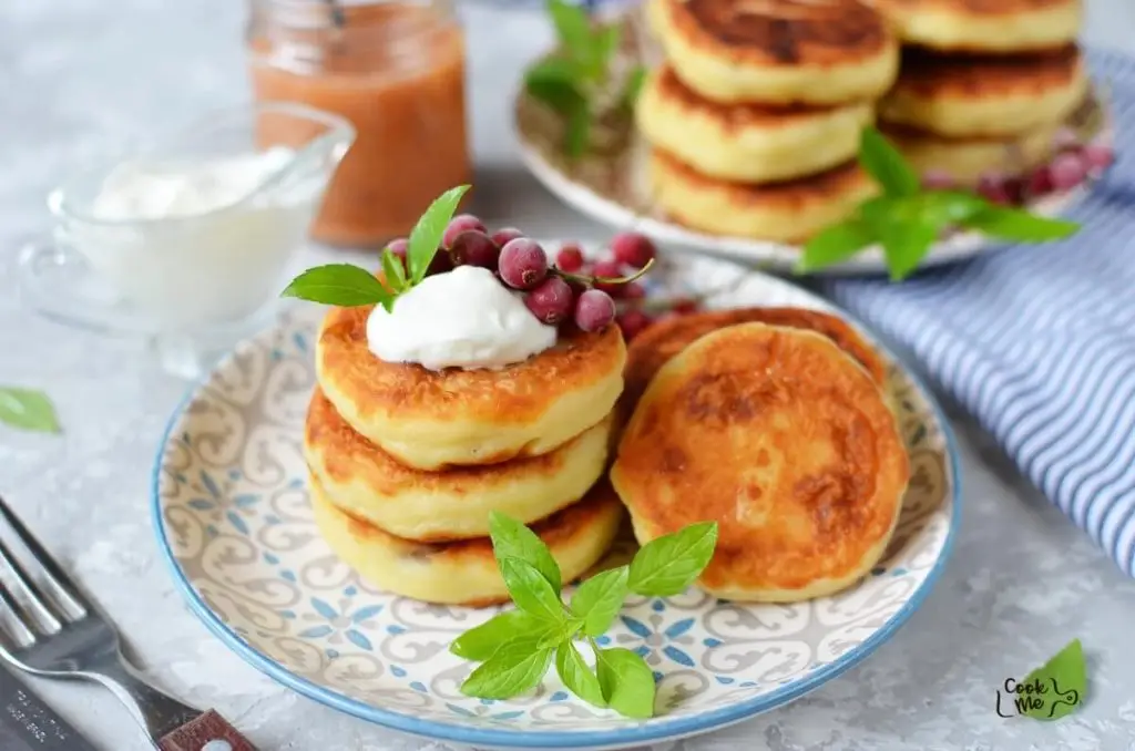 Syrniki: Ukrainian Cheese Pancakes
