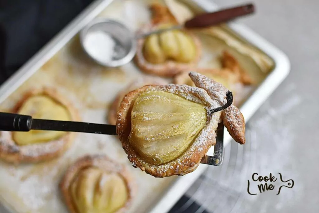 How to serve Baked Pears in Puff Pastry
