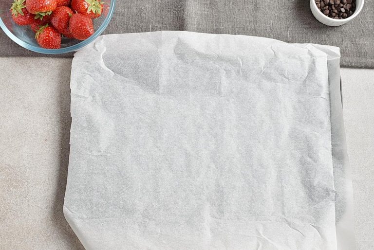 Step 1 - Halloween Ghost Strawberries
