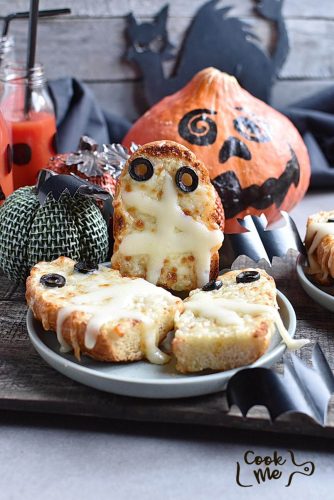 Mummified Garlic Bread