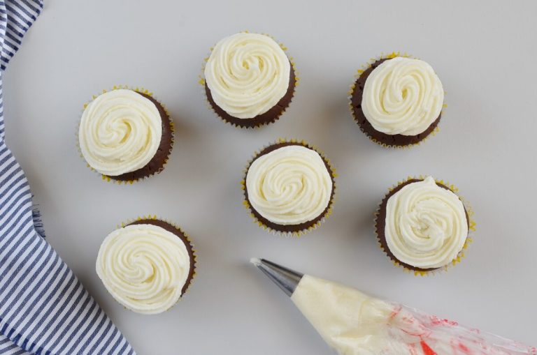 Step 10 - Spider Web Halloween Cupcakes