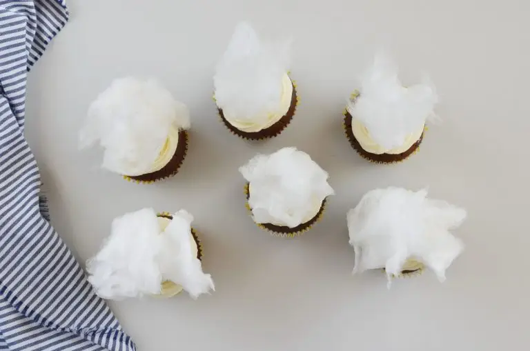 Step 11 - Spider Web Halloween Cupcakes
