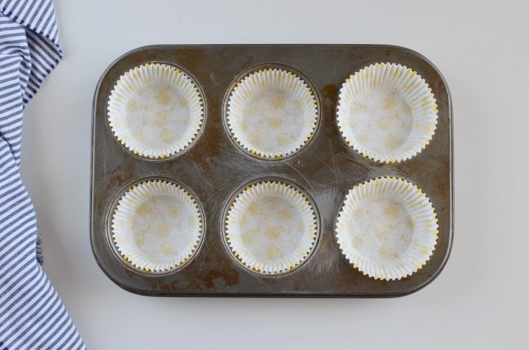 Step 1 - Spider Web Halloween Cupcakes
