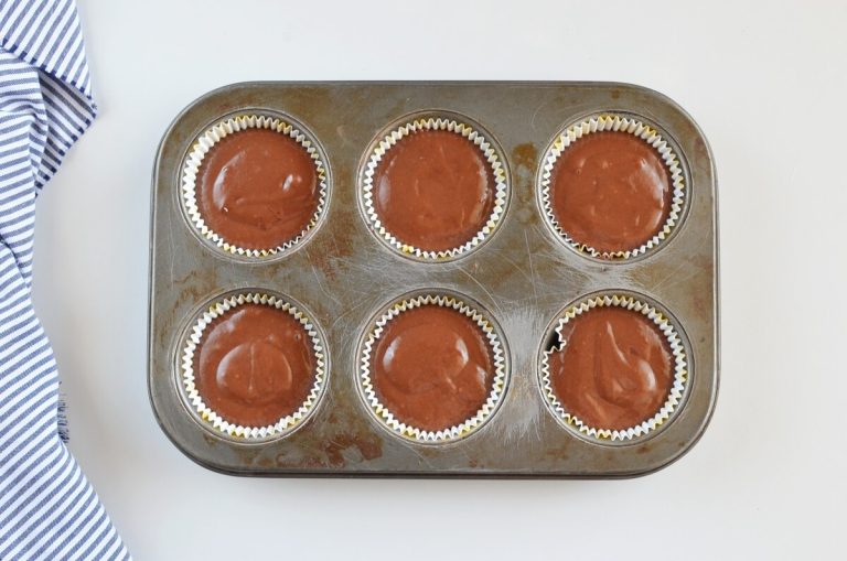 Step 5 - Spider Web Halloween Cupcakes