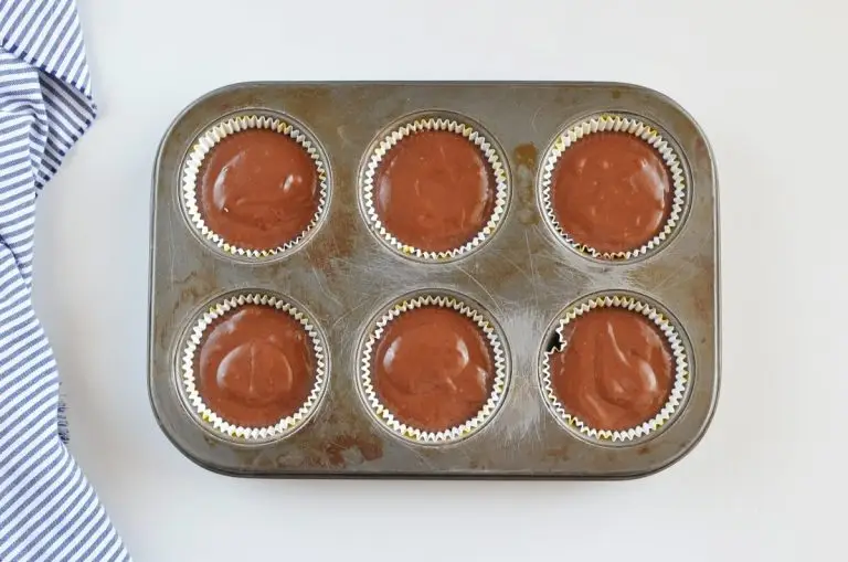 Step 5 - Spider Web Halloween Cupcakes