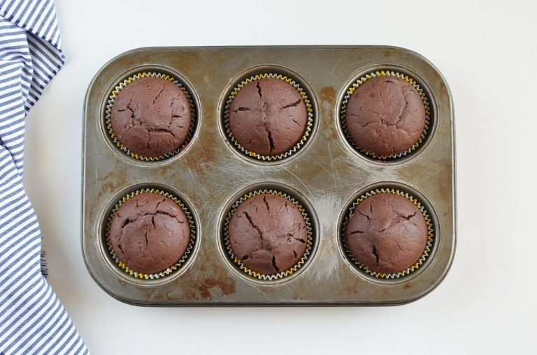 Step 6 - Spider Web Halloween Cupcakes