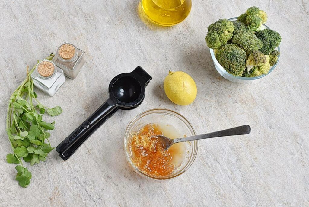 Apricot-Glazed Drumsticks with Broccoli recipe - step 4