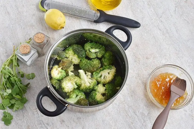 Step 7 - Apricot-Glazed Drumsticks with Broccoli