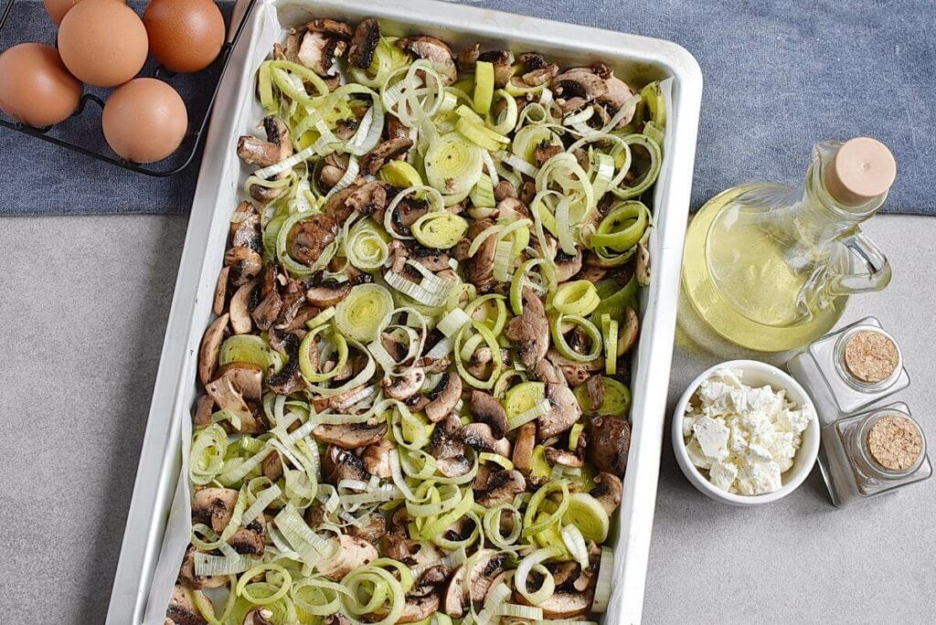 Baked Eggs with Leeks and Mushrooms recipe - step 2