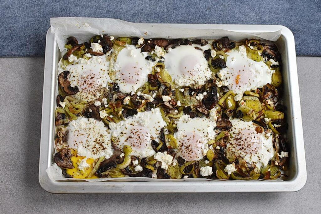 Baked Eggs with Leeks and Mushrooms recipe - step 5