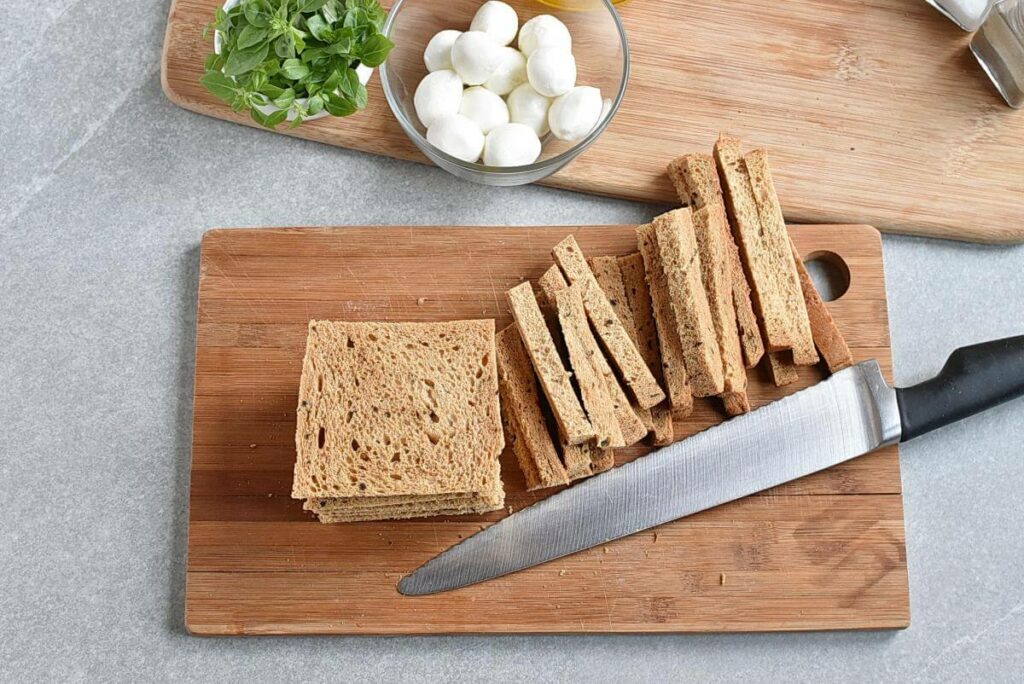 Caprese Bread Tartlets recipe - step 2