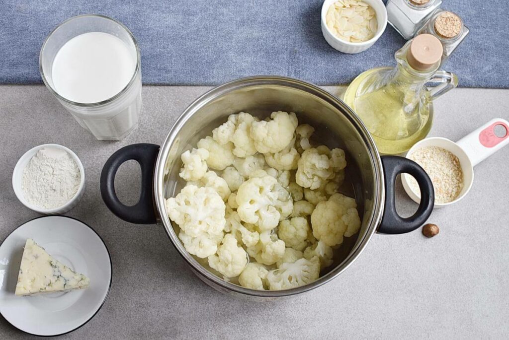 Cauliflower, Leek and Blue Cheese Gratin recipe - step 3