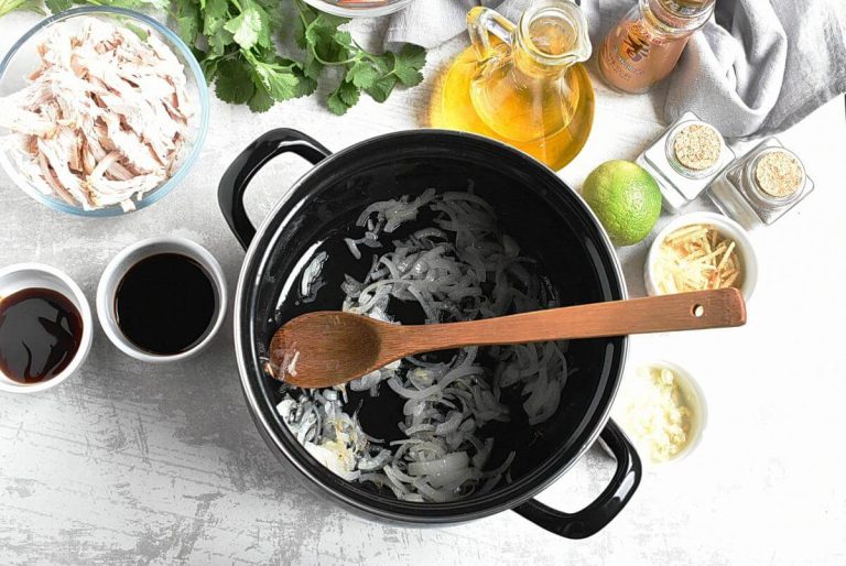 Step 1 - Healthy Aromatic Chicken and Rice Soup