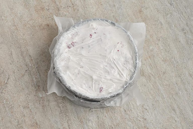 Step 4 - Low-Fat Berry and Meringue Ice Cream Cake