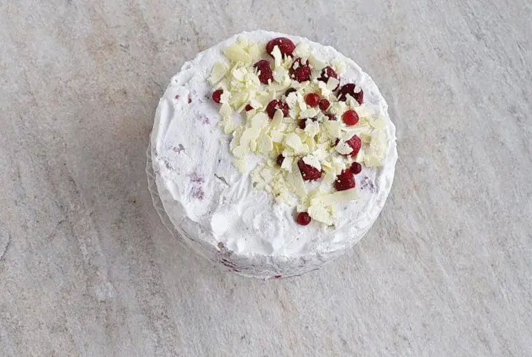 Step 5 - Low-Fat Berry and Meringue Ice Cream Cake