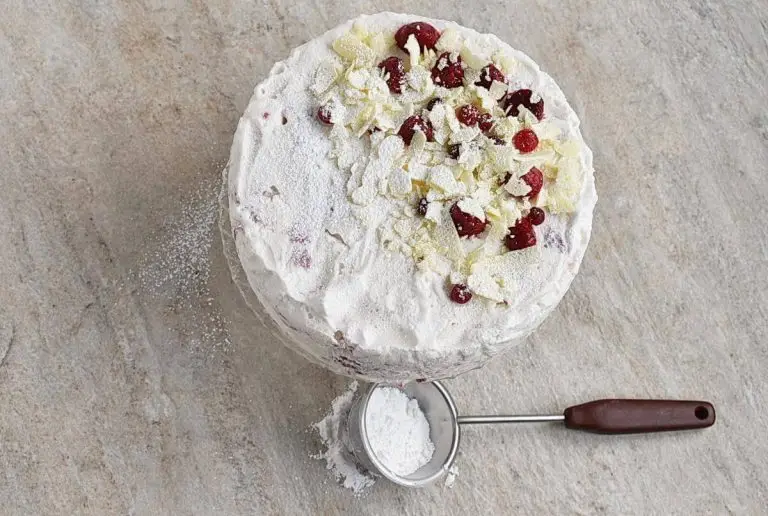 Step 6 - Low-Fat Berry and Meringue Ice Cream Cake
